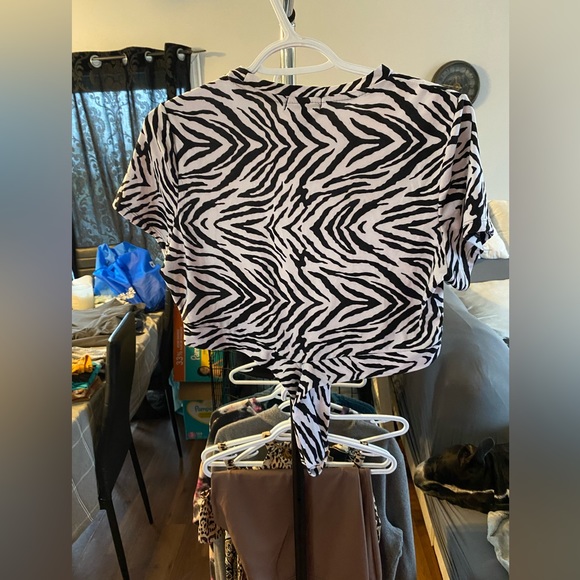 PRETTT LITTLE TOPS ZEBRA PRTINT BODH SUIT - Picture 2 of 5